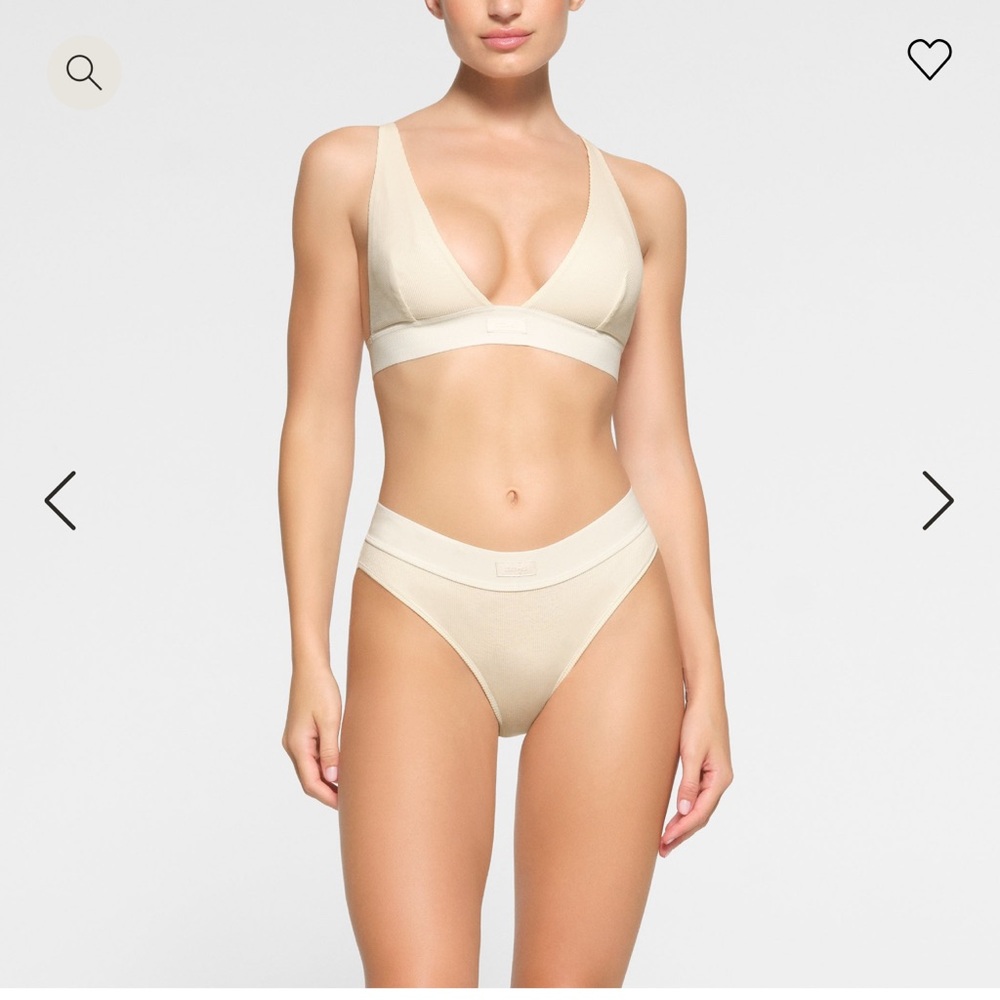 SKIMS Plunge Bralette and Leggings Brand New